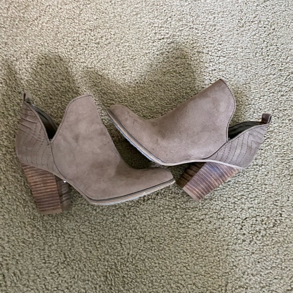Carlos Tan leather booties